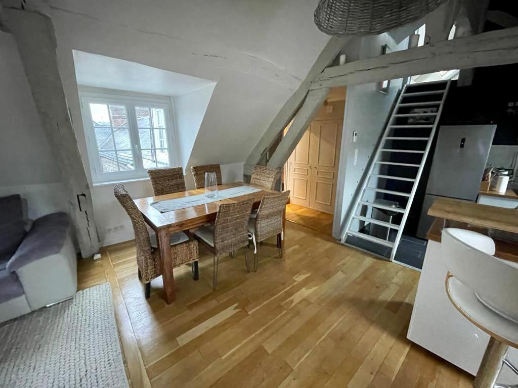 Sous Les Clochers De Rouen - Spacieux Logement Dış mekan fotoğraf